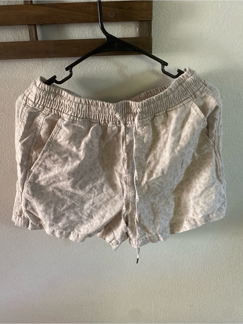 GAP Light Beige Leopard Print Drawstring Women’s Shorts Size Small
